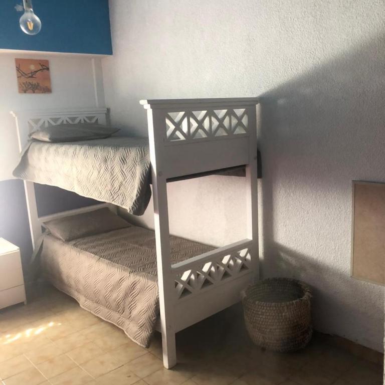 Amplio Dpto para 5 personas, SOLO FAMILIAS, cerca del Puerto y centro de Alem - Three-Bedroom Apartment - 15