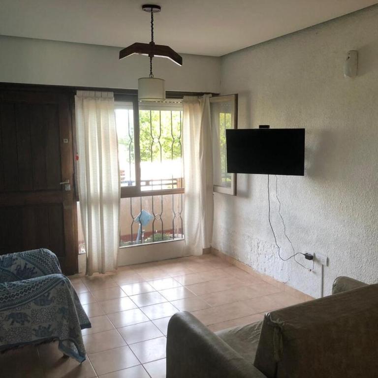 Amplio Dpto para 5 personas, SOLO FAMILIAS, cerca del Puerto y centro de Alem - Three-Bedroom Apartment - 16