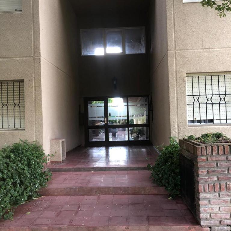 Amplio Dpto para 5 personas, SOLO FAMILIAS, cerca del Puerto y centro de Alem - Three-Bedroom Apartment - 21