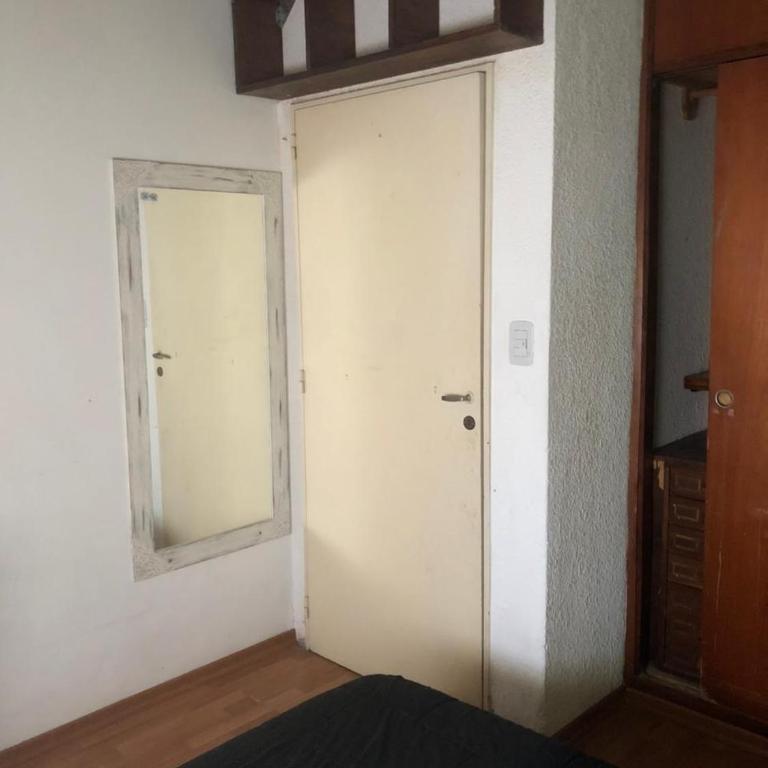 Amplio Dpto para 5 personas, SOLO FAMILIAS, cerca del Puerto y centro de Alem - Three-Bedroom Apartment - 42