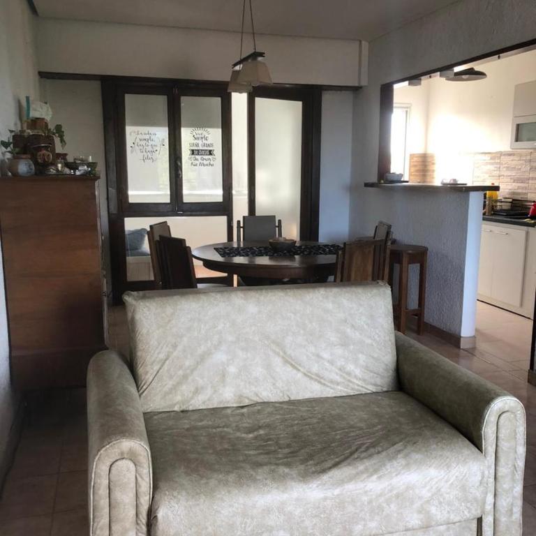 Amplio Dpto para 5 personas, SOLO FAMILIAS, cerca del Puerto y centro de Alem - Three-Bedroom Apartment - 49