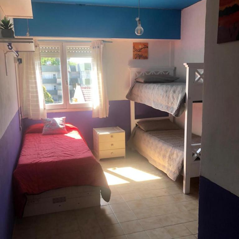 Amplio Dpto para 5 personas, SOLO FAMILIAS, cerca del Puerto y centro de Alem - Three-Bedroom Apartment - 54