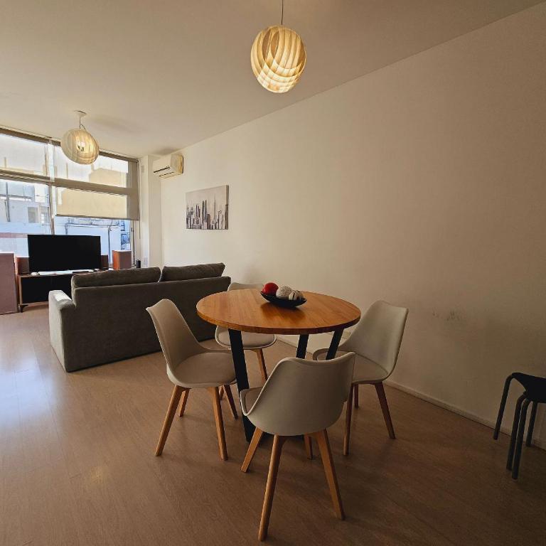 2 Ambientes de Ensueño en Recoleta: Amplitud y Belleza en Cada Rincón - Apartamento de 1 dormitorio con balcón - 2