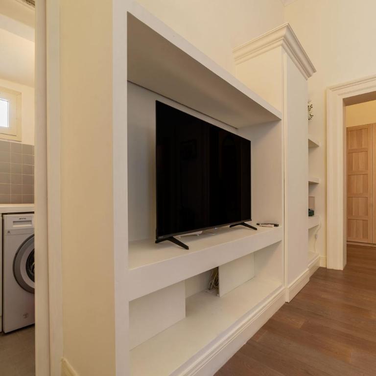 Fontanella Borghese 35 - FromHometoRome - Two-Bedroom Apartment - 10