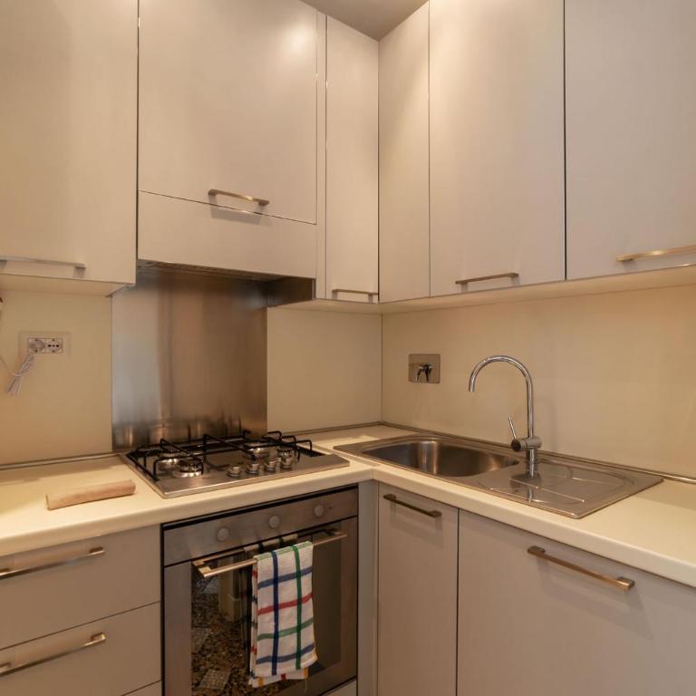 Fontanella Borghese 35 - FromHometoRome - Two-Bedroom Apartment - 11