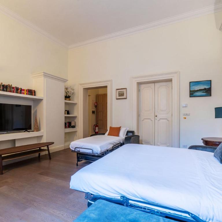 Fontanella Borghese 35 - FromHometoRome - Two-Bedroom Apartment - 15