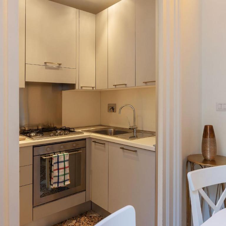 Fontanella Borghese 35 - FromHometoRome - Two-Bedroom Apartment - 36