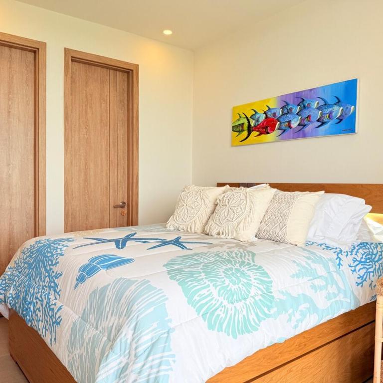 Magnificent Apartment - Beach - Jacuzzis! - Two-Bedroom Apartment - 6