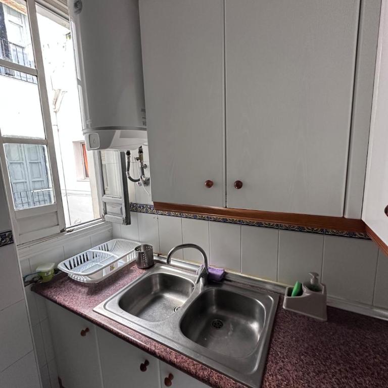 Apartamento grande zona catedral centro - Three-Bedroom Apartment - 55