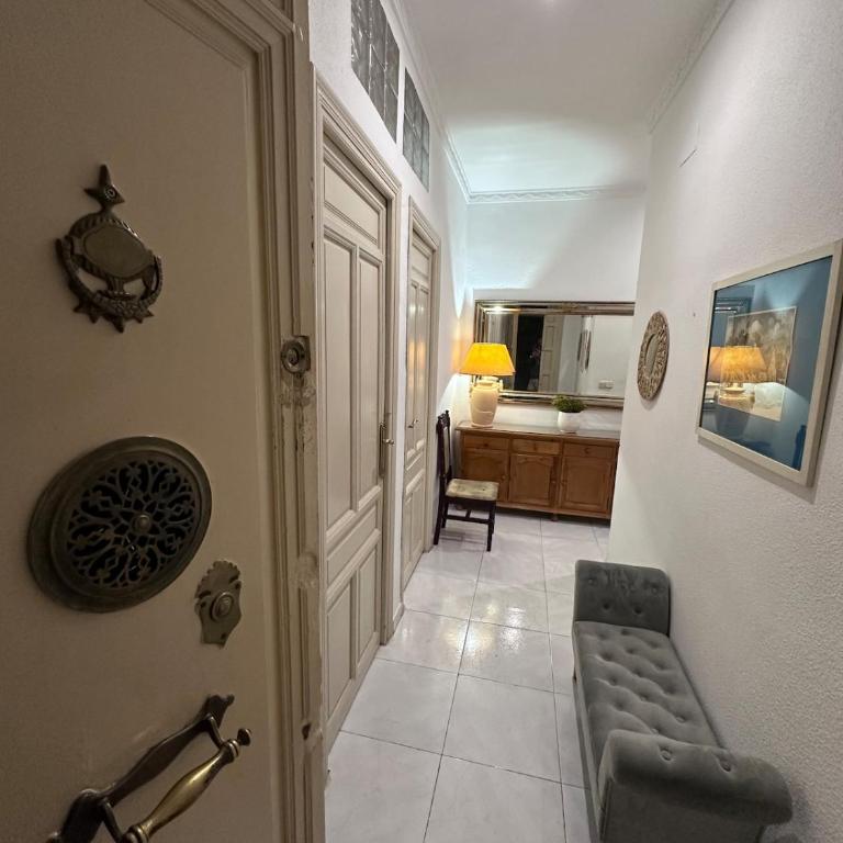 Apartamento grande zona catedral centro - Three-Bedroom Apartment - 63