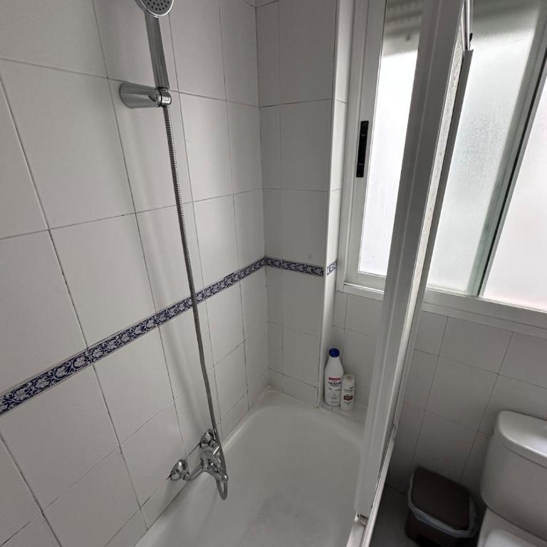 Apartamento grande zona catedral centro - Three-Bedroom Apartment - 78