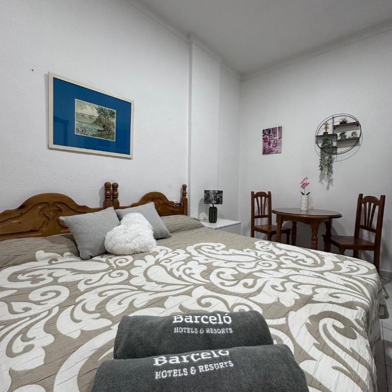 Apartamento grande zona catedral centro - Three-Bedroom Apartment - 81