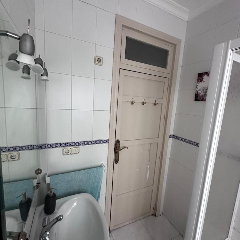 Apartamento grande zona catedral centro - Three-Bedroom Apartment - 93