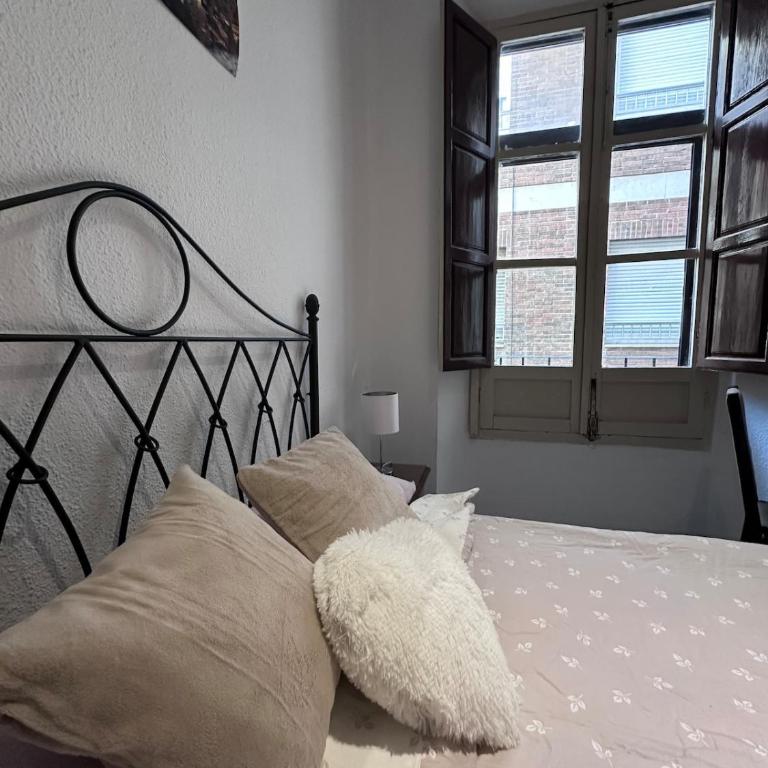 Apartamento grande zona catedral centro - Three-Bedroom Apartment - 99