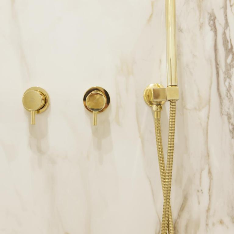 Marcora 6r luxury living apartment in Brera - 15min walk to Duomo - Two-Bedroom Apartment with Balcony - 33