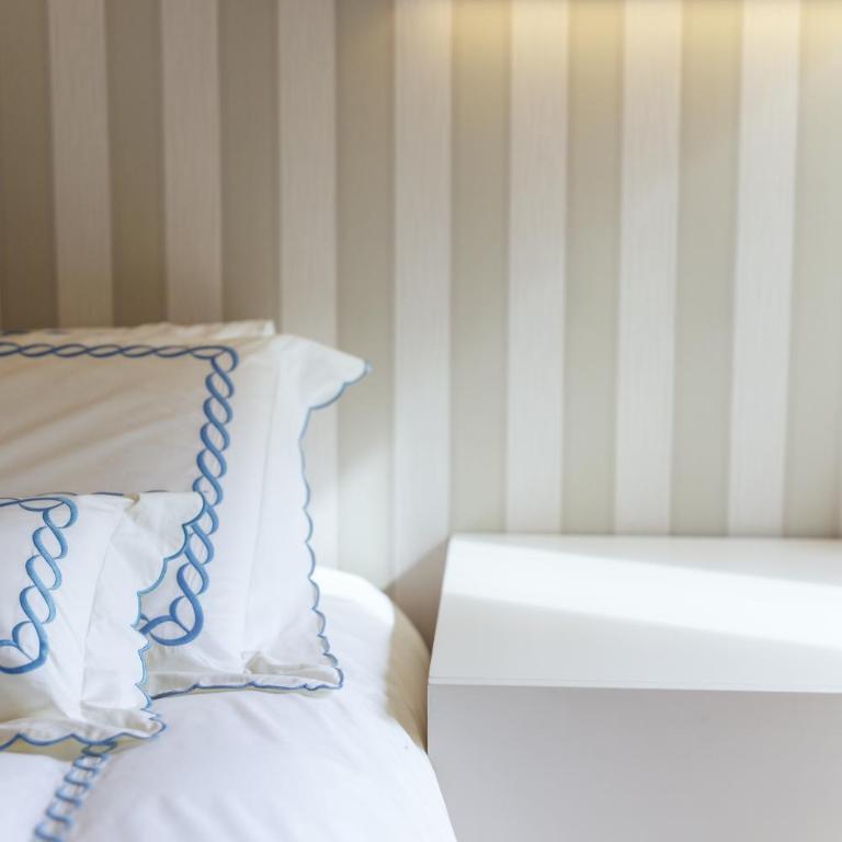 Marcora 6r luxury living apartment in Brera - 15min walk to Duomo - Two-Bedroom Apartment with Balcony - 28