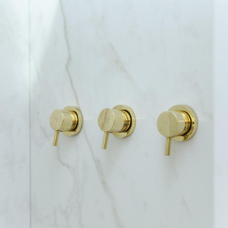 Marcora 6r luxury living apartment in Brera - 15min walk to Duomo - Two-Bedroom Apartment with Balcony - 38