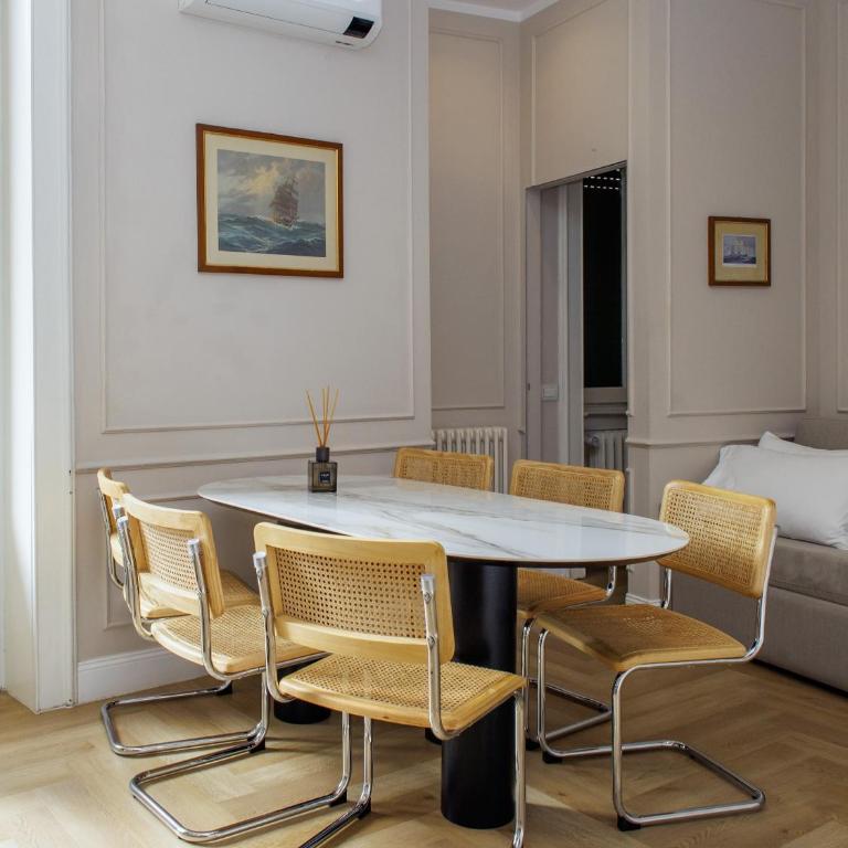 Marcora 6r luxury living apartment in Brera - 15min walk to Duomo - Two-Bedroom Apartment with Balcony - 23