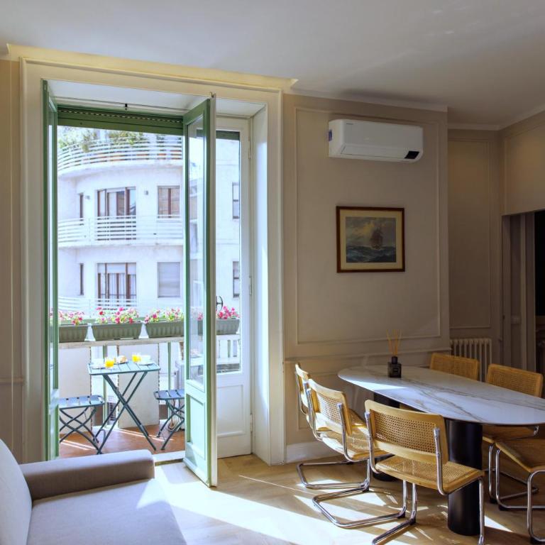 Marcora 6r luxury living apartment in Brera - 15min walk to Duomo - Two-Bedroom Apartment with Balcony - 39