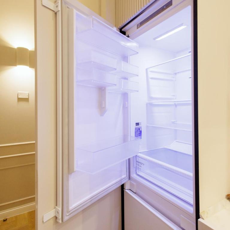 Marcora 6r luxury living apartment in Brera - 15min walk to Duomo - Two-Bedroom Apartment with Balcony - 41