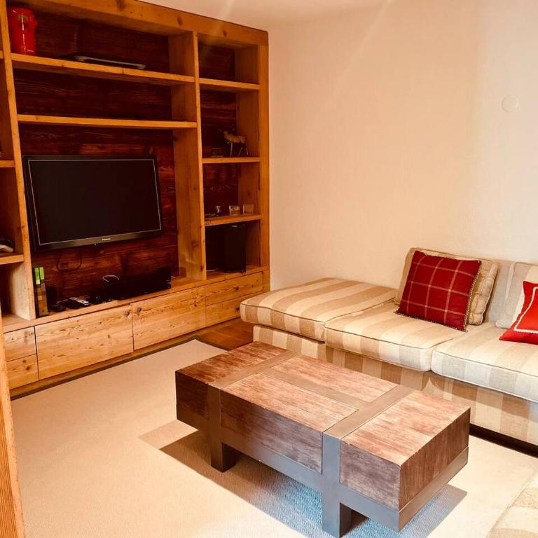Elegant apartment in Flims close to Lake Caumasee - Apartment - 30