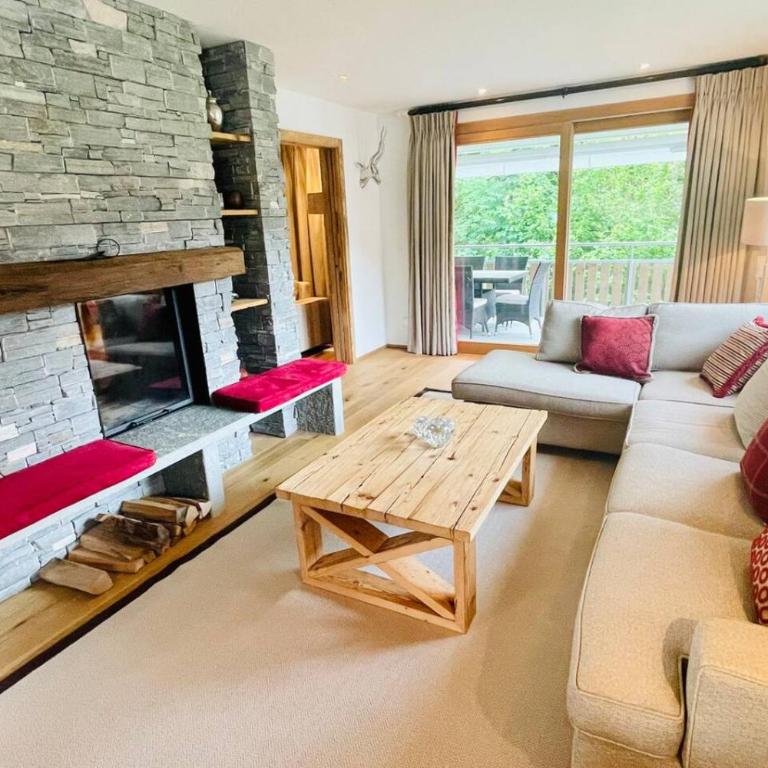 Elegant apartment in Flims close to Lake Caumasee - Apartment - 24