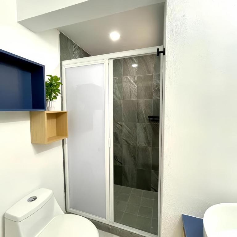 Living Alameda - Studio with Balcony - 4