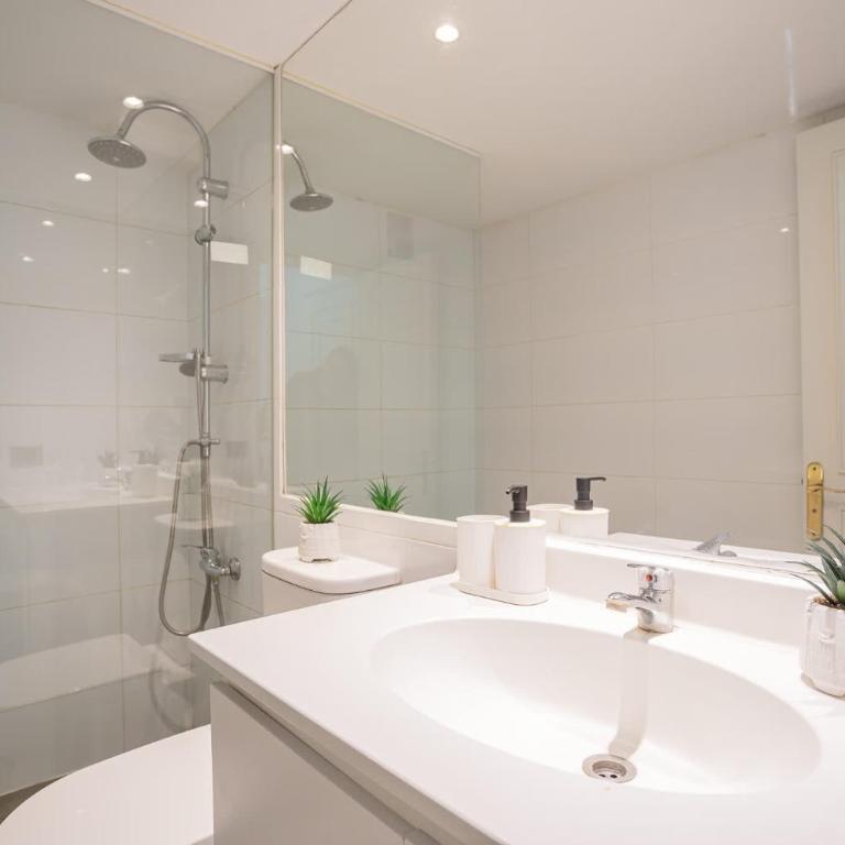 Unwind in a Prime Location by Costanera Center - Apartment - 28