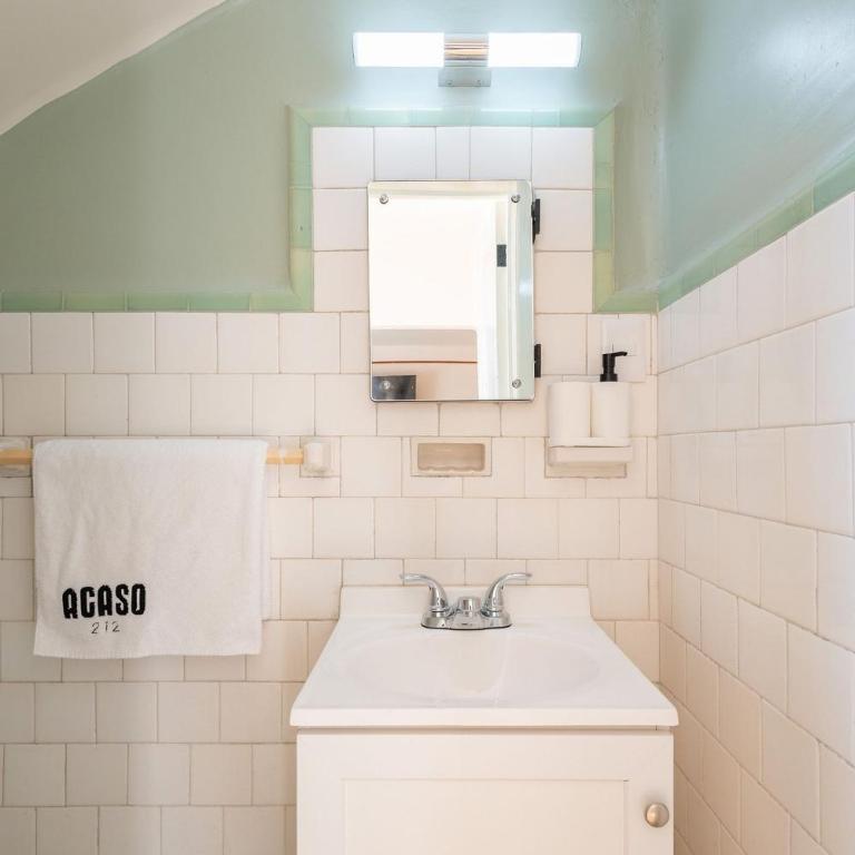 Casa céntrica con 4 habitaciones y estacionamiento - Casa de 4 dormitorios - 53