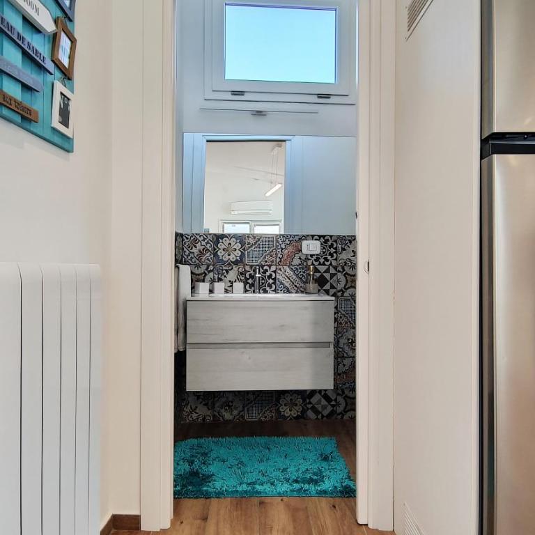 Luxury House - Appartamento con 2 Camere da Letto e Balcone - 100