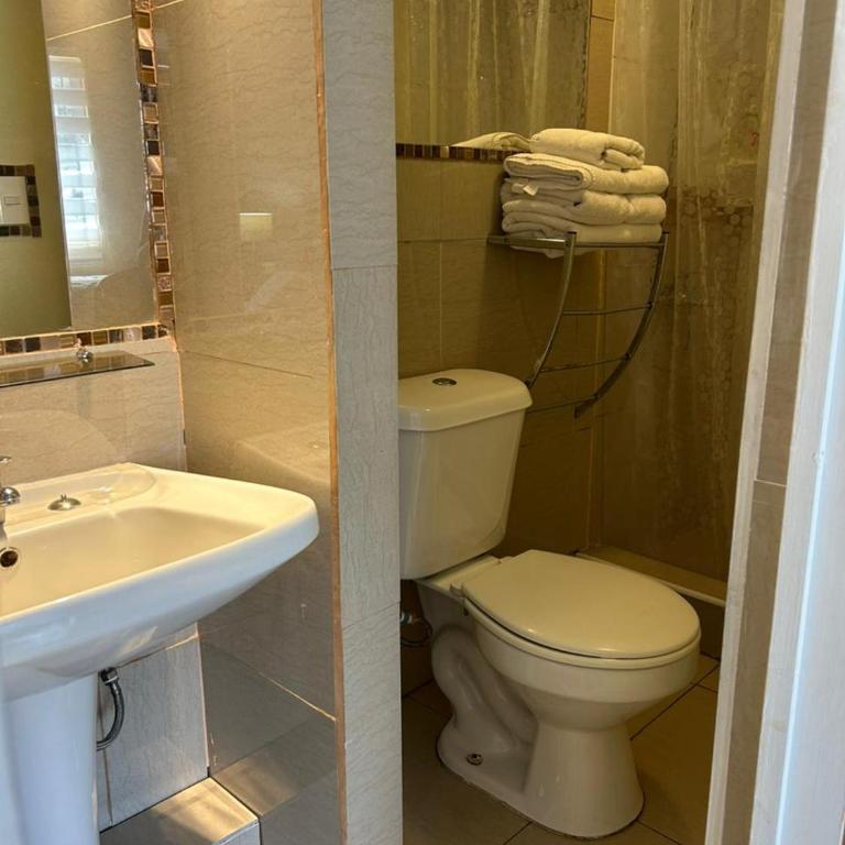 Hostal del Aguila - Habitación Triple con baño privado - 4