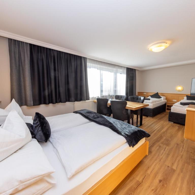Hotel Austria - inklusive Joker Card im Sommer - Vierbettzimmer mit Balkon - 7