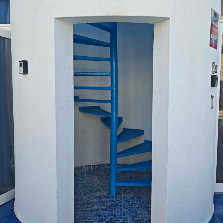 RED - One-Bedroom Apartment - 5