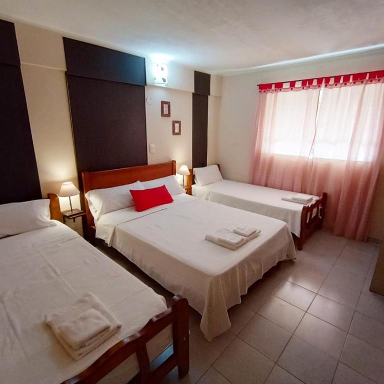 Hosteria Valle Azul - Habitación Cuádruple con ducha - 3