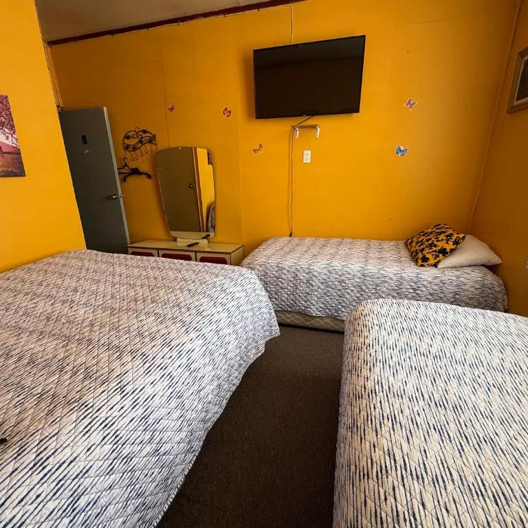 Hostal Torres Del Paine - Double Room with Private Bathroom - 10
