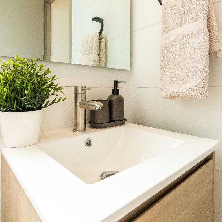 HOM I Metro Irarrazaval I Piscina I Parking I 2D2B - Apartment - 34