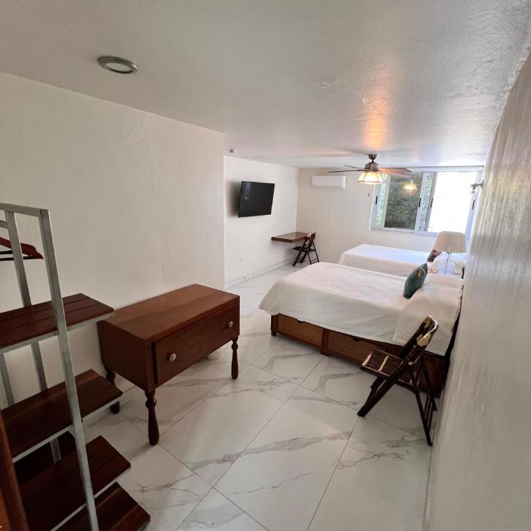 Hosteleria Casa Margarita - Family Room - 3