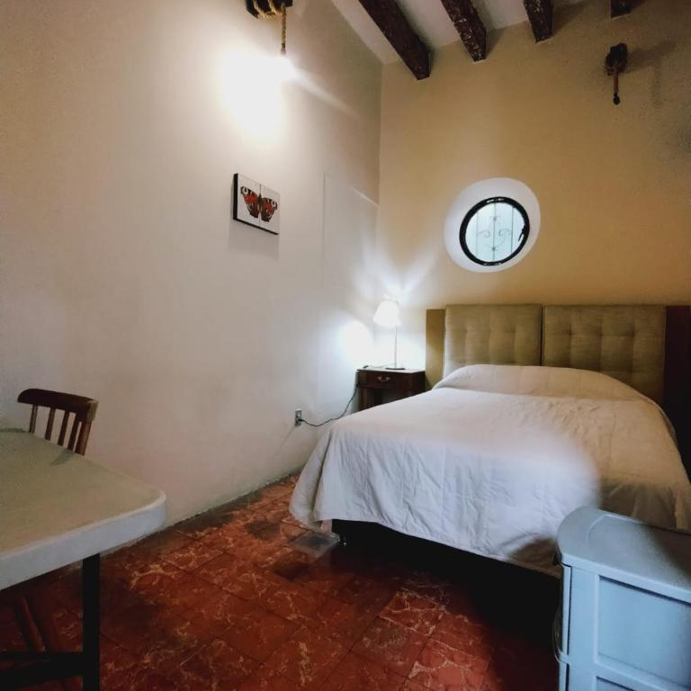 Hostalgia Casa Zul - Habitación Estándar con baño compartido - 4
