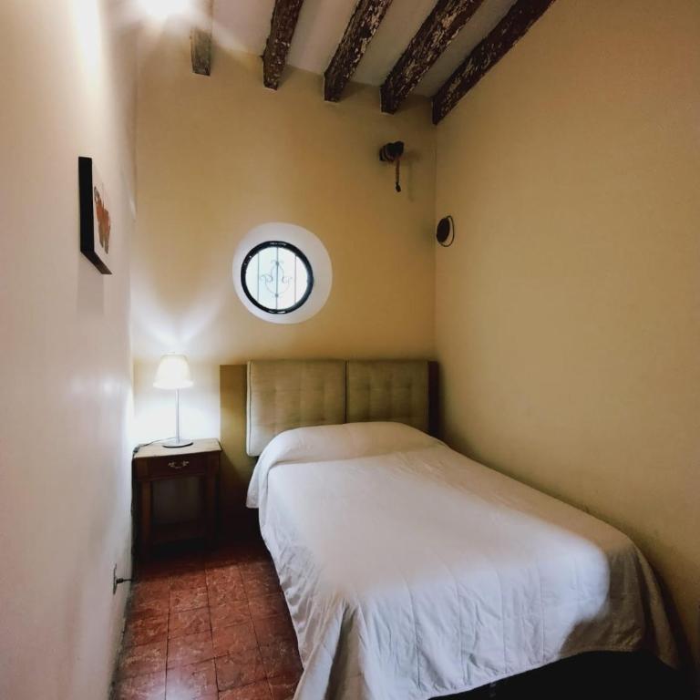 Hostalgia Casa Zul - Habitación Estándar con baño compartido - 3