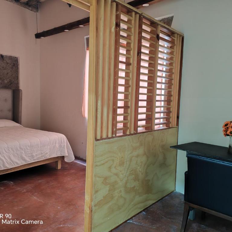 Hostalgia Casa Zul - Habitación Familiar con baño privado - 13
