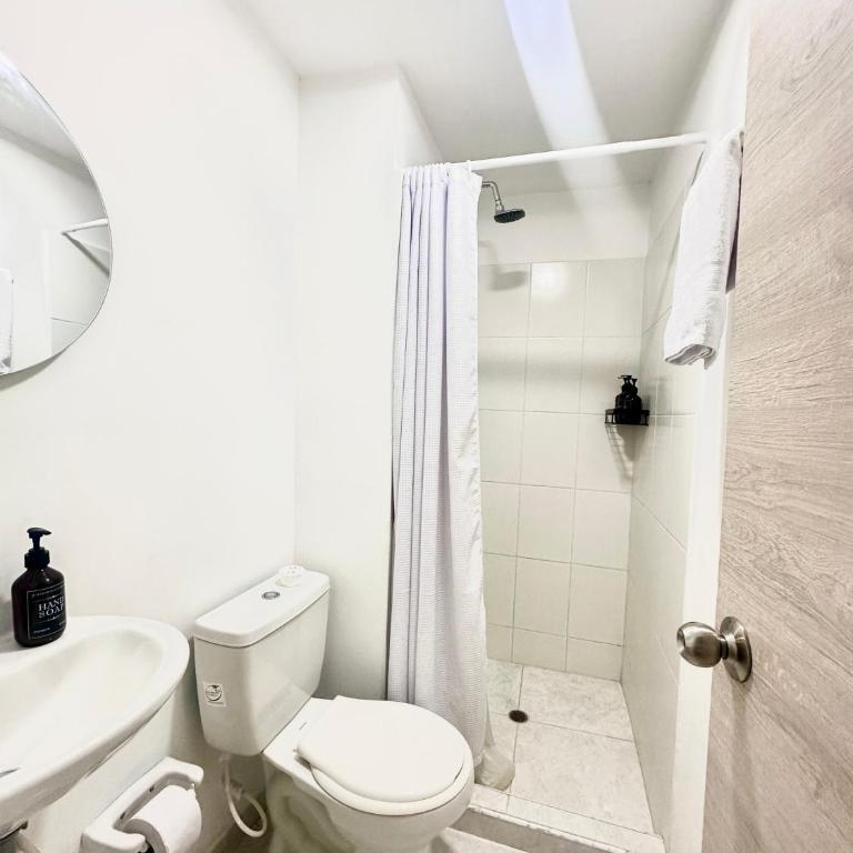 Cozy Beachside 3BR Apartment near the Walled City - Three-Bedroom Apartment - 8