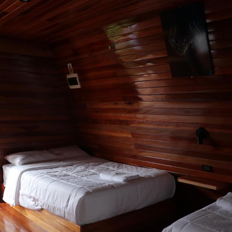 Alpinas Natural Suites - Standard Double Room with Two Double Beds - 2