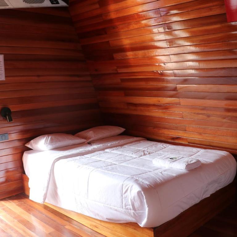 Alpinas Natural Suites - Standard Double Room with Two Double Beds - 3