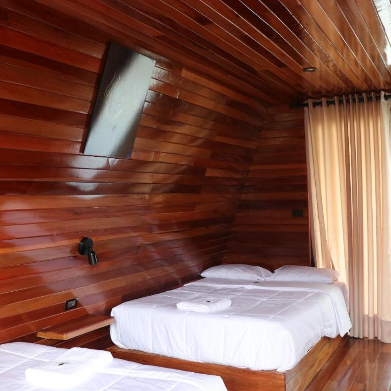 Alpinas Natural Suites - Standard Double Room with Two Double Beds - 1