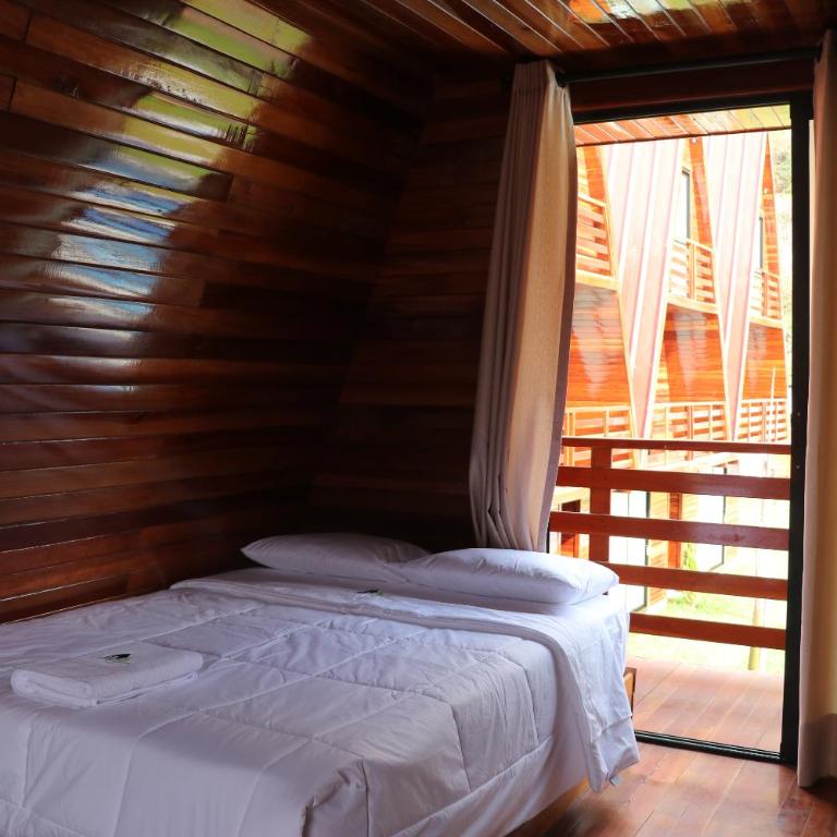 Alpinas Natural Suites - Standard Double Room with Two Double Beds - 4