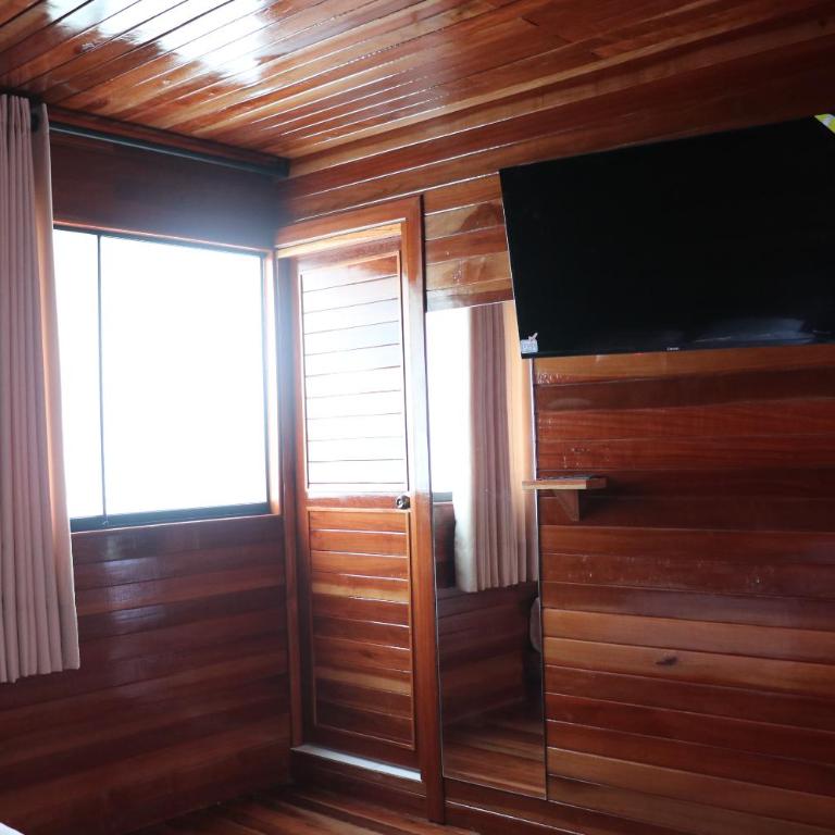 Alpinas Natural Suites - Triple Room with Pool View - 3