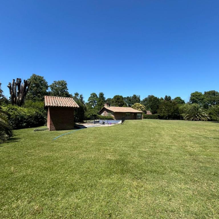 Casa Quinta con pileta y parque en Barrio Cerrado - Villa de 3 dormitorios - 3