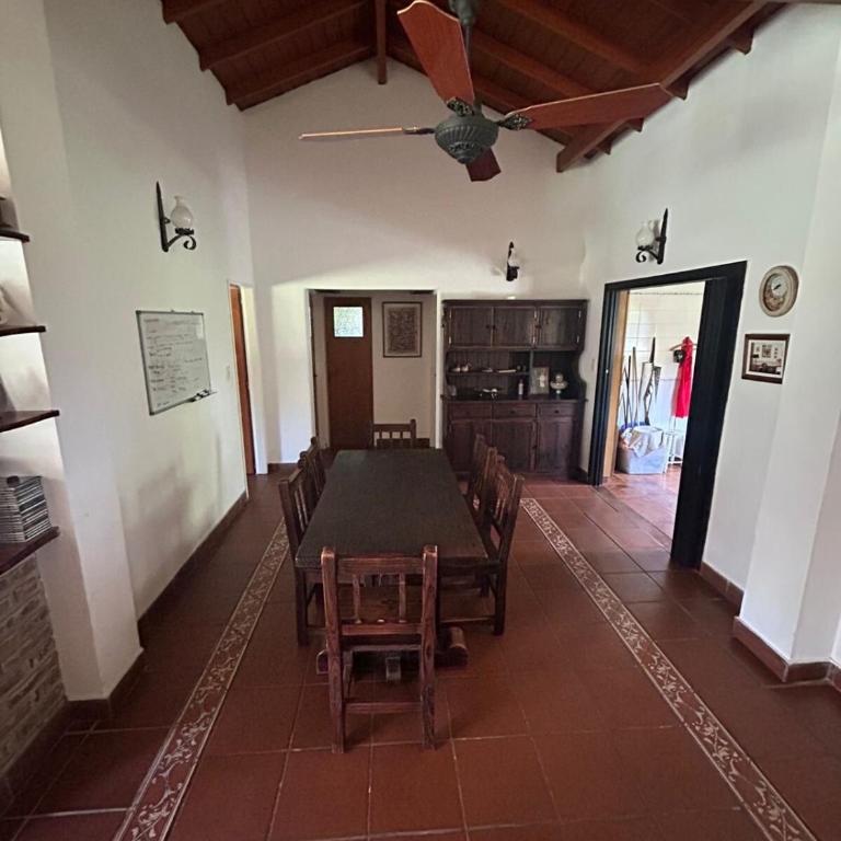 Casa Quinta con pileta y parque en Barrio Cerrado - Villa de 3 dormitorios - 12