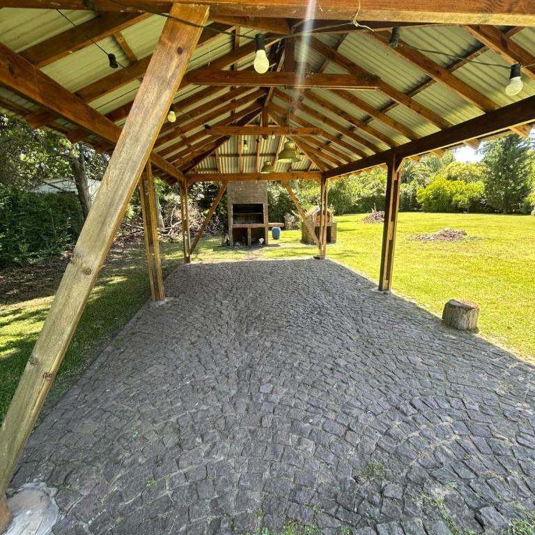 Casa Quinta con pileta y parque en Barrio Cerrado - Villa de 3 dormitorios - 14