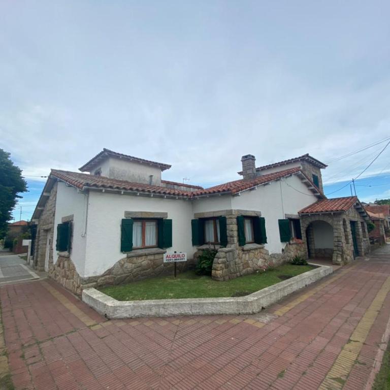 Chalet en Miramar general Alvarado - Casa con 1 dormitorio - 1